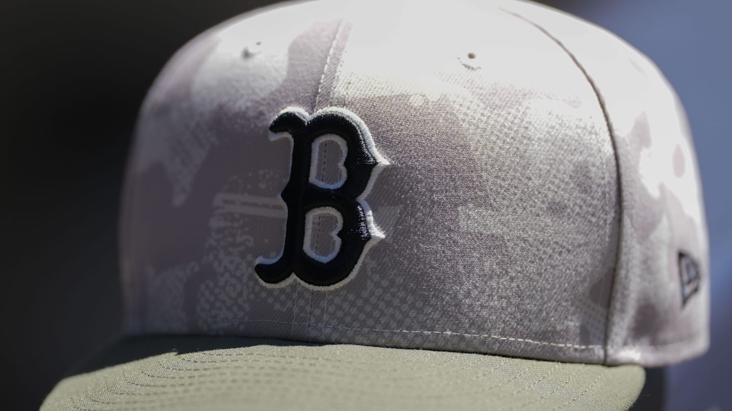 Red Sox Sign Veteran Reliever Brebbia To Minor League Deal