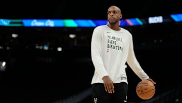 Phoenix Suns v Milwaukee Bucks