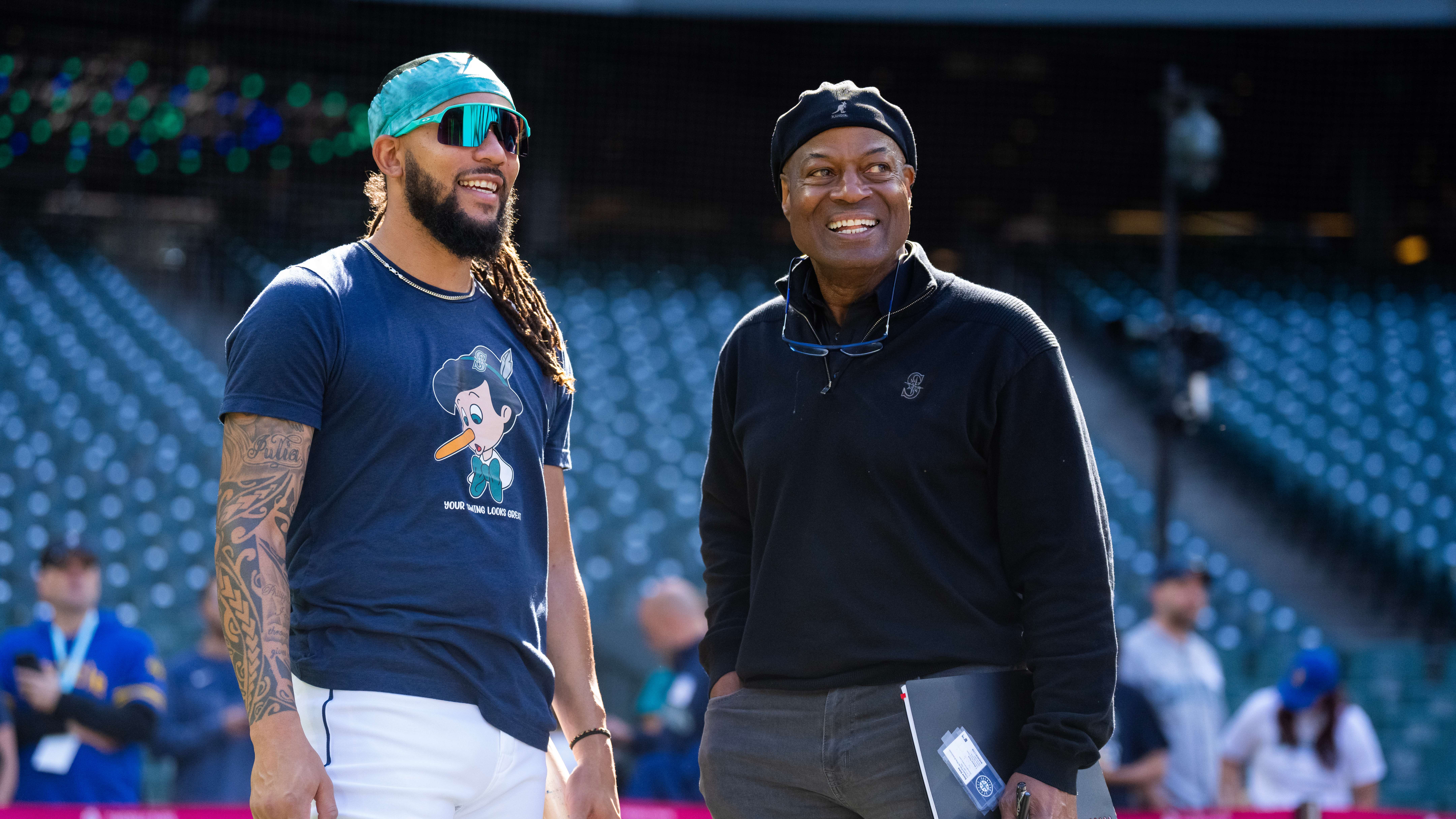 Mariners broadcaster could get ultimate honor before possibly leaving team