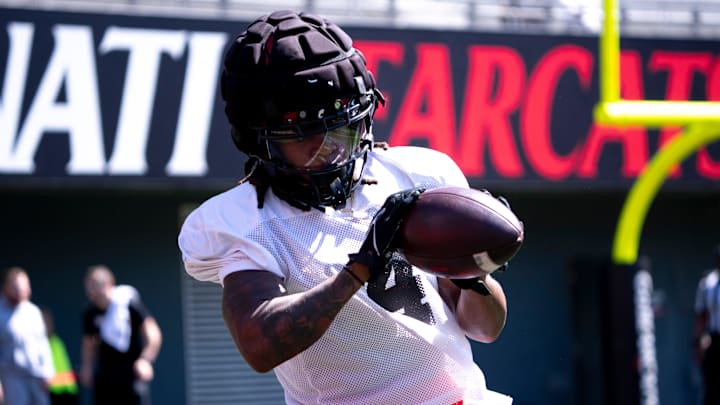 Cincinnati Bearcats wide receiver Tyrin Smith (4) catches a pass during the University of Cincinnati spring practices.