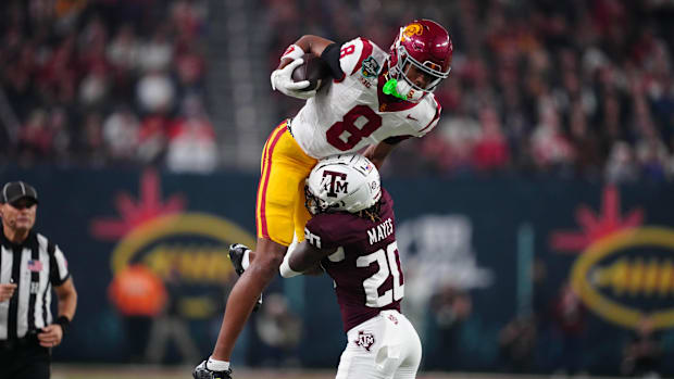 Southern California Trojans wide receiver Ja'Kobi Lane (8) catches the ball against Texas A&M Aggies defensive back BJ Mayes