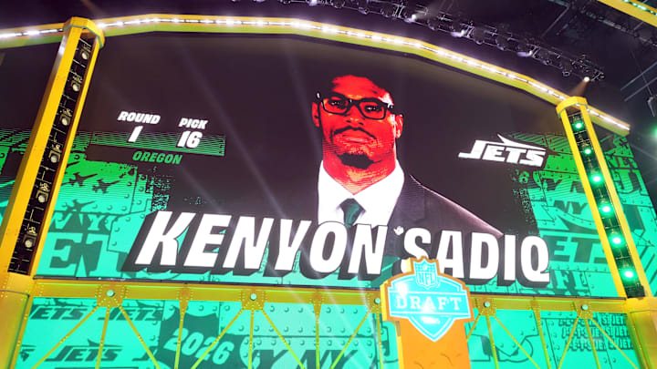 Apr 23, 2026; Pittsburgh, PA, USA; Oregon Ducks tight end Kenyon Sadiq is selected by the New York Jets as the number 16 pick during the 2026 NFL Draft at Acrisure Stadium. Mandatory Credit: Kirby Lee-Imagn Images