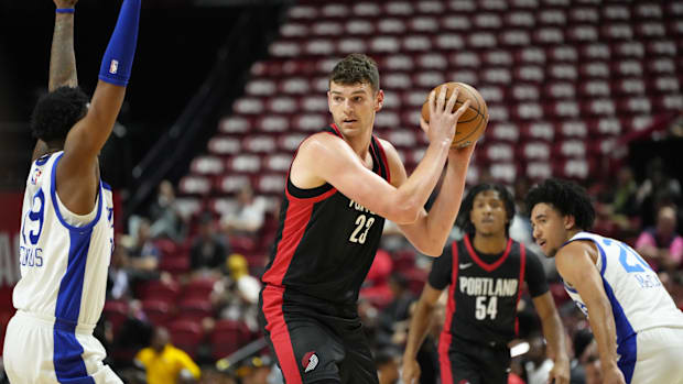 Donovan Clingan on the court for the Trailblazers at Summer League