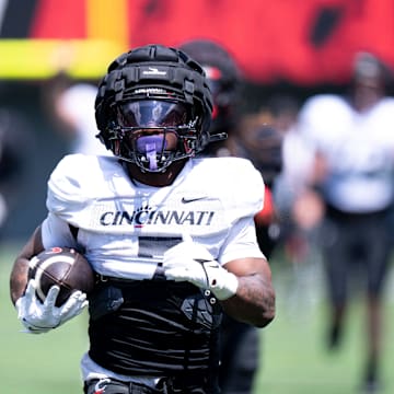 Cincinnati Bearcats running back Chance Williams (7) runs downfield during the Cincinnati Bearcats football spring practice at Nippert Stadium on Saturday, April 12, 2025.