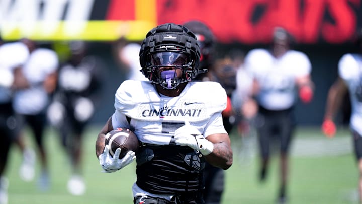 Cincinnati Bearcats running back Chance Williams (7) runs downfield during the Cincinnati Bearcats football spring practice at Nippert Stadium on Saturday, April 12, 2025.