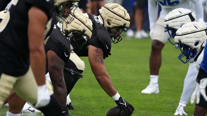 Aug 14, 2025; Carson, CA, USA; Guardian helmet caps at the line of scrimmage as New Orleans Saints center Erik McCoy (78) snaps the ball against the Los Angeles Rams during a joint practice at the Dignity Health Sports Park. Mandatory Credit: Kirby Lee-Imagn Images