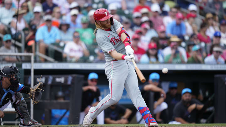 Phillies trade struggling catcher to Cubs