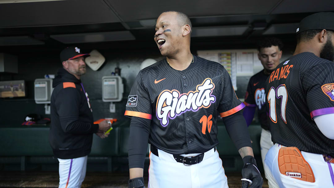 Devers ya viste el uniforme de los Gigantes 
