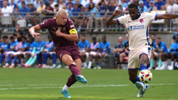 Chelsea e Manchester City se enfrentam neste domingo (17)