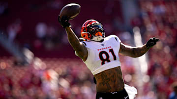 Cincinnati Bengals tight end Irv Smith Jr. (81) catches a pass in practice before the NFL game