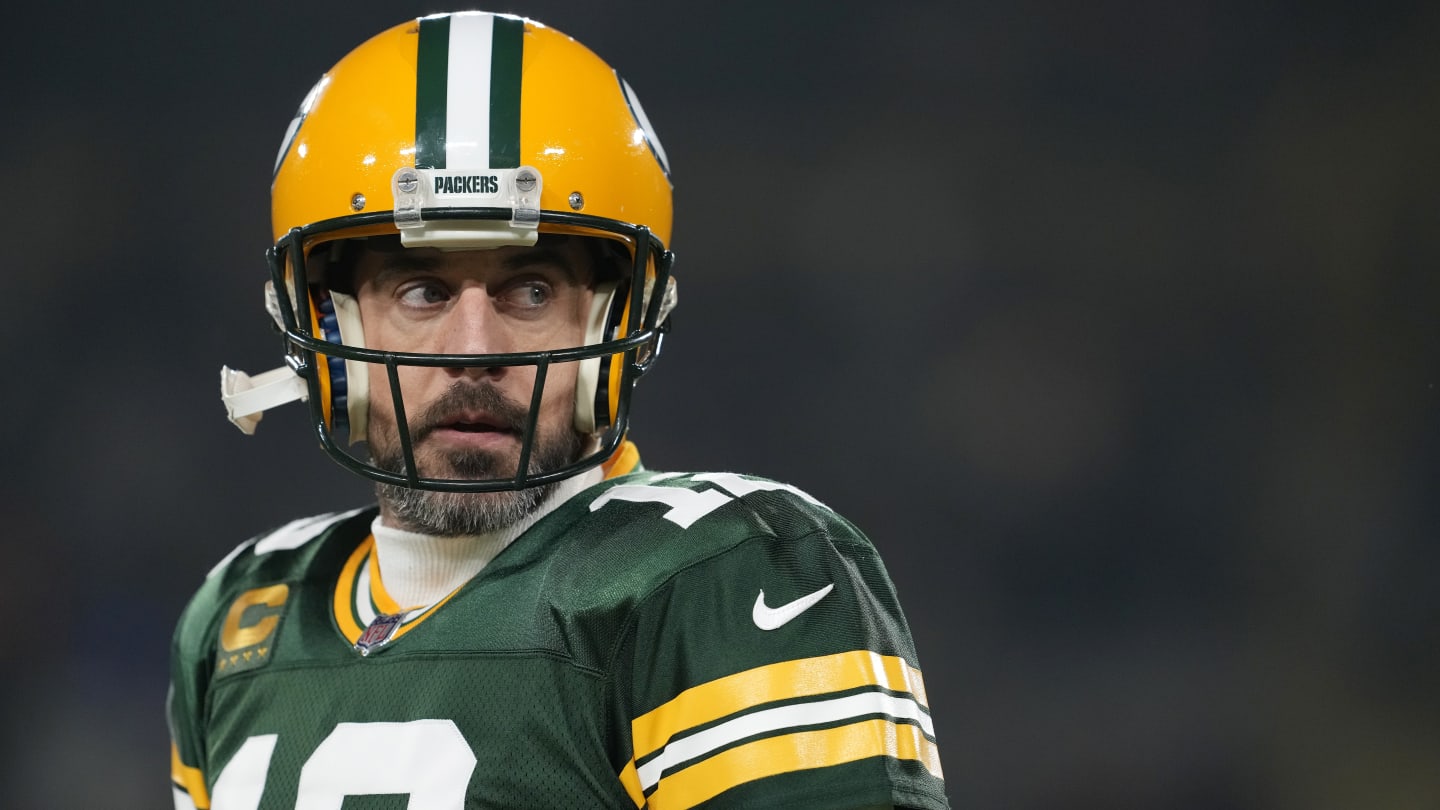 Aaron Rodgers trashes Adam Schefter, ESPN in source fight over Jets trade