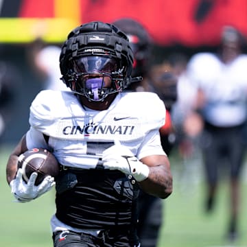 Cincinnati Bearcats running back Chance Williams (7) runs downfield during the Cincinnati Bearcats football spring practice at Nippert Stadium on Saturday, April 12, 2025.