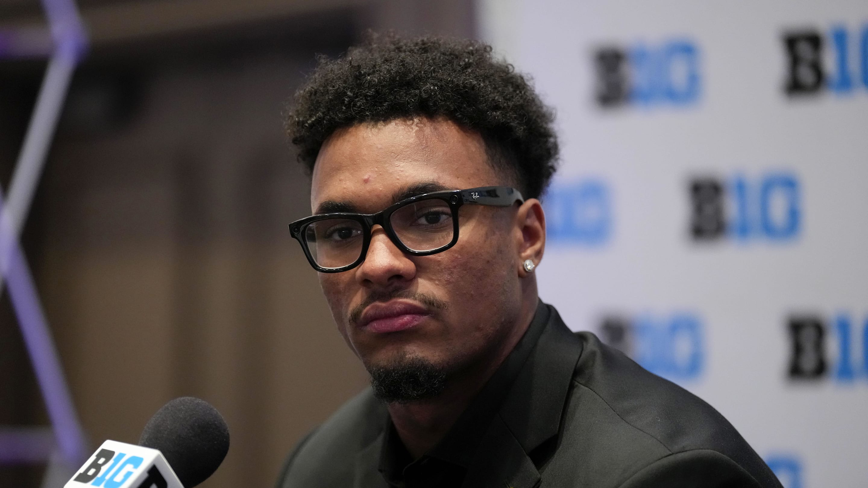 Jul 23, 2025; Las Vegas, NV, USA; Oregon tight end Kenyon Sadiq speaks to the media during the Big Ten NCAA college football media days at Mandalay Bay Resort. Mandatory Credit: Lucas Peltier-Imagn Images