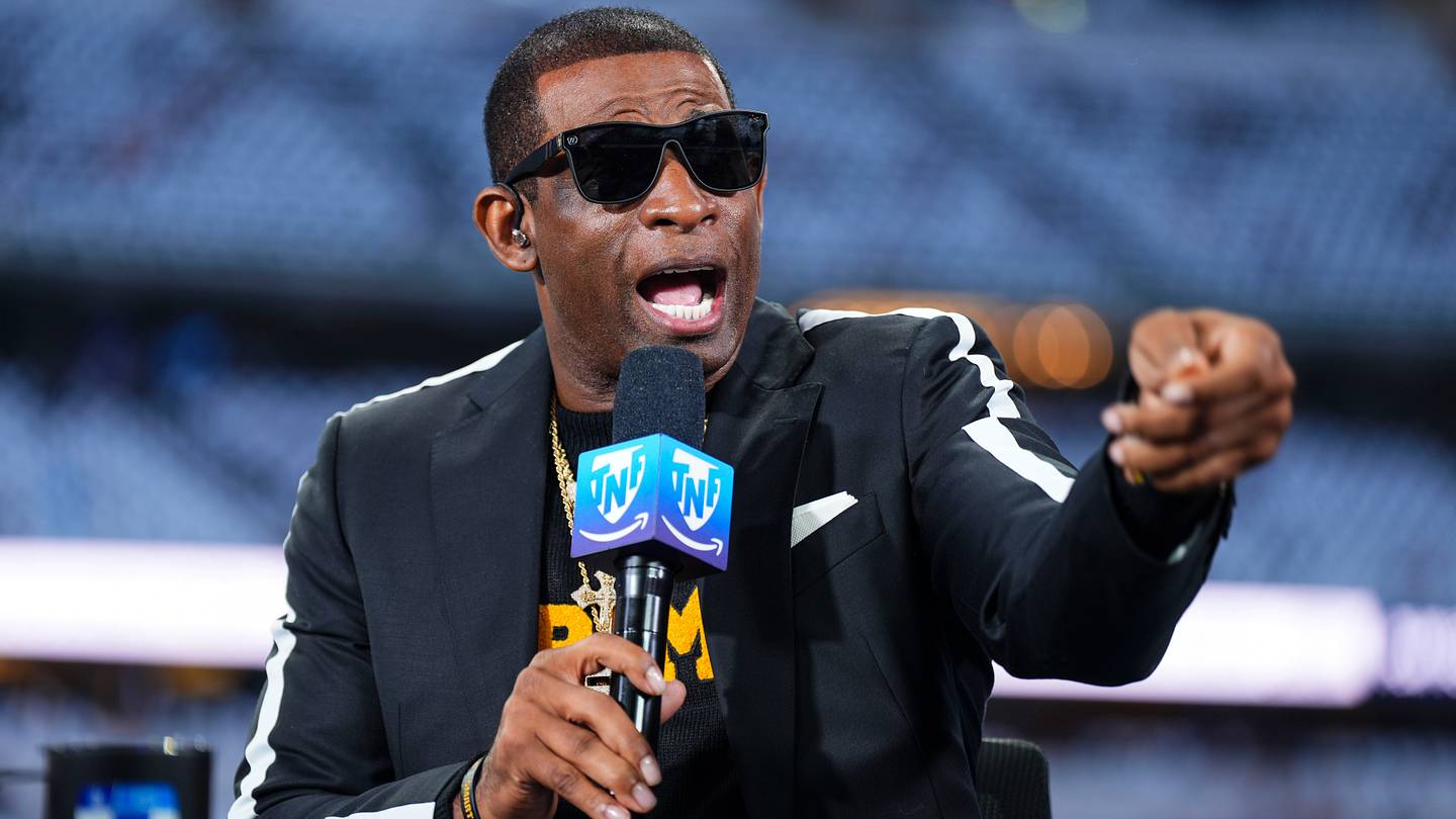 Deion Sanders sends clear message to Jerry Jones amid quiet free agency - Vimarsana News