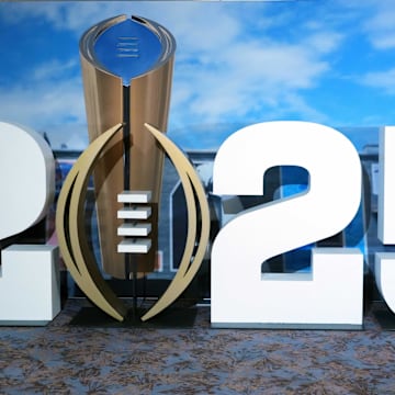 Notre Dame vs. Arkansas prediction, odds 2025: Where the experts see an