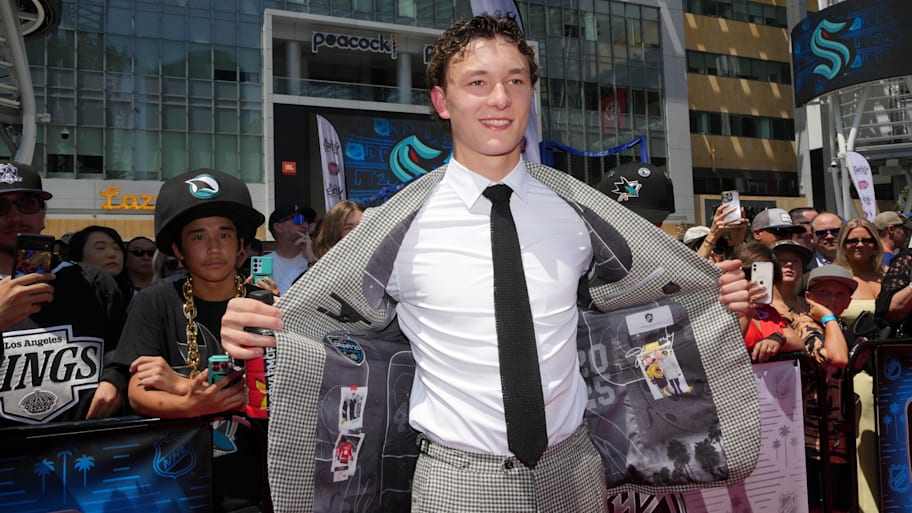 Matthew Schaefer arrives to the first round of the 2025 NHL Draft at Peacock Theater.  | Kirby Lee-Imagn Images