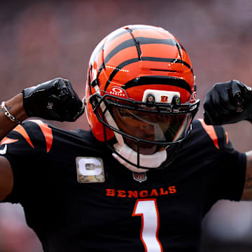 Cincinnati Bengals wide receiver Ja'Marr Chase (1) flexes after making a first down catch in the red zone in the second quarter of the NFL football game between Chicago Bears and Cincinnati Bengals at Paycor Stadium in Cincinnati on Nov. 2, 2025.