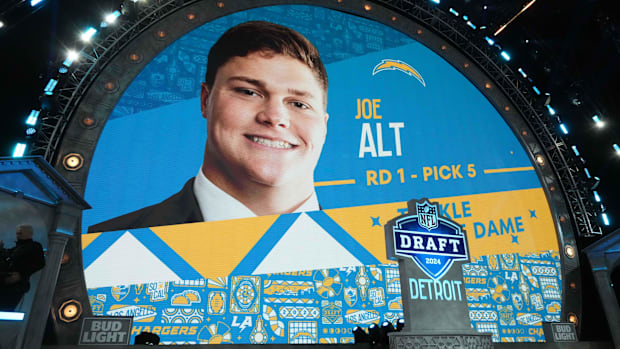 Notre Dame offensive tackle Joe Alt is announced as the Chargers draft pick in 202