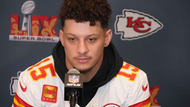 Chiefs QB Patrick Mahomes' Eagles green suit causes big stir for Super Bowl  2025