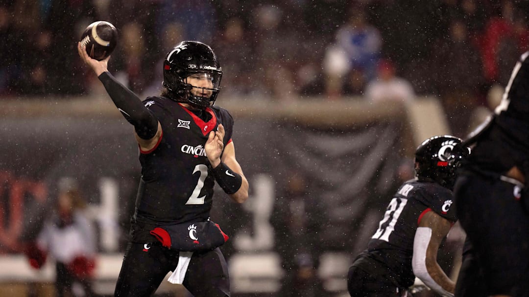 Nov 30, 2024; Cincinnati, Ohio, USA; Cincinnati Bearcats quarterback Brendan Sorsby (2) throws a pass against the TCU Horned Frogs in the third quarter at Nippert Stadium. Mandatory Credit: Albert Cesare/USA TODAY Network via Imagn Images Nov 30, 2024; Cincinnati, Ohio, USA; Cincinnati Bearcats quarterback Brendan Sorsby (2) throws a pass against the TCU Horned Frogs in the third quarter at Nippert Stadium. Mandatory Credit: Albert Cesare/USA TODAY Network via Imagn Images