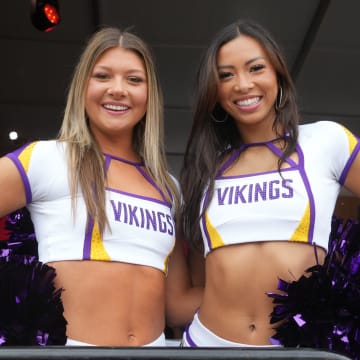 Minnesota Vikings cheerleaders pose for a photo