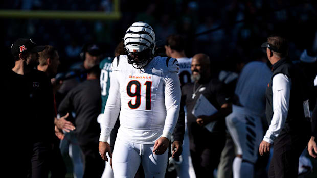 Cincinnati Bengals defensive end Trey Hendrickson (91) walks off the field after the Cincinnati Bengals lost the NFL game Cincinnati Bengals defensive end Trey Hendrickson (91) walks off the field after the Cincinnati Bengals lost the NFL game