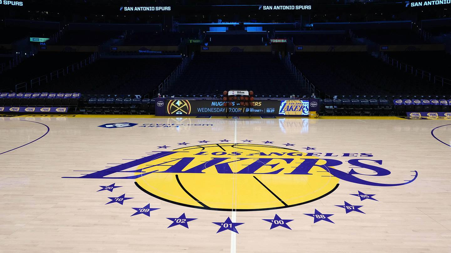 Who Wears What? The Truth About Oscarmark Williams And The Lakers