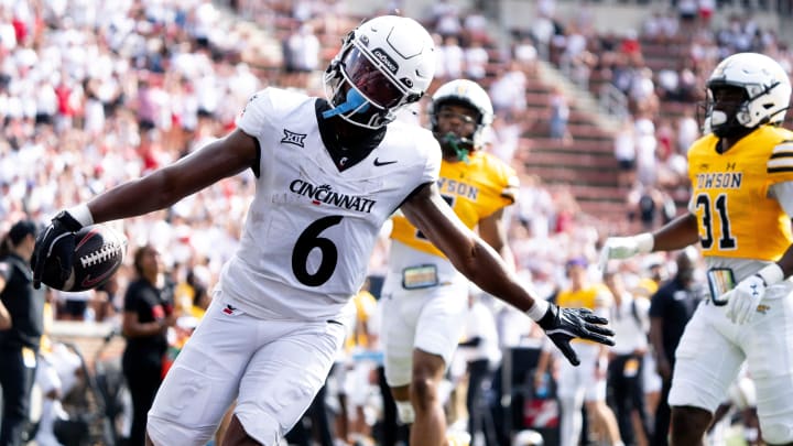 Cincinnati Bearcats running back Evan Pryor (6) gestures a she scores a touchdown in the third quarter of the College Football game between the Cincinnati Bearcats and the Towson Tigers at Nippert Stadium in Cincinnati on Saturday, Aug. 31, 2024.