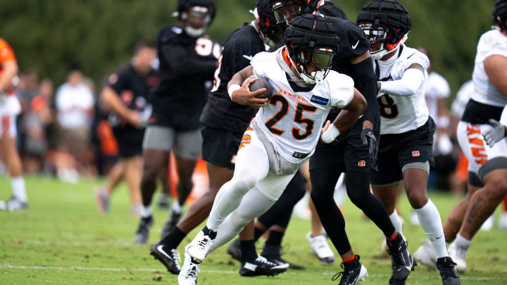 Cincinnati Bengals running back Chris Evans (25) runs downfield at Cincinnati Bengals training camp on the Kettering Health Practice Fields in Cincinnati on Sunday, July 28, 2024.