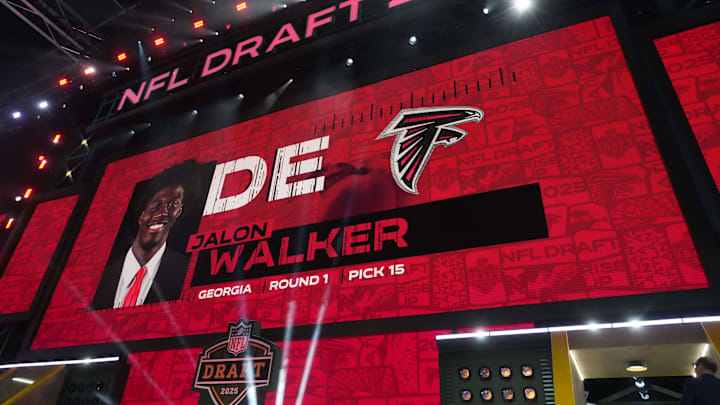 Apr 24, 2025; Green Bay, WI, USA; Georgia Bulldogs defensive end Jalon Walker is selected as the No. 15 pick by the Atlanta Falcons during the NFL Draft at Lambeau Field. Mandatory Credit: Kirby Lee-Imagn Images Apr 24, 2025; Green Bay, WI, USA; Georgia Bulldogs defensive end Jalon Walker is selected as the No. 15 pick by the Atlanta Falcons during the NFL Draft at Lambeau Field. Mandatory Credit: Kirby Lee-Imagn Images