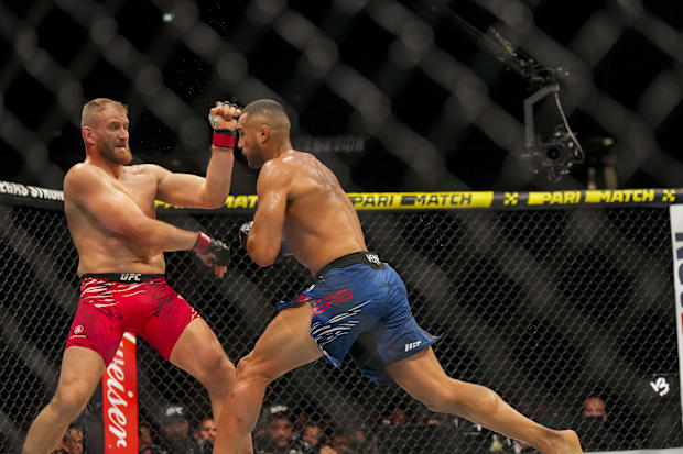 Jan Blachowicz fights against Carlos Ulberg during UFC Fight Night at O2 Arena. 