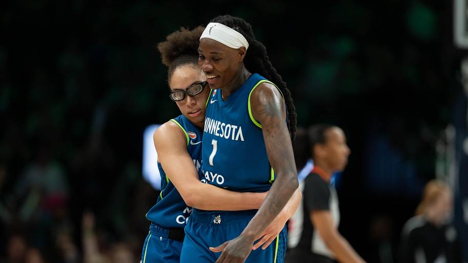 Olivia Miles hugs teammate Natasha Howard