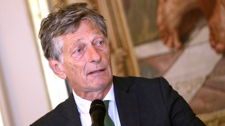 Nicolas de Tavernost annonce des mesures. Nicolas de Tavernost annonce des mesures.