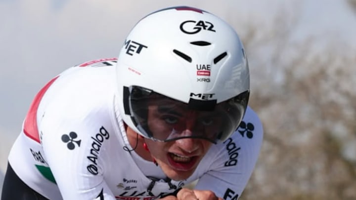 Isaac del Toro firma sólido décimo lugar en el arranque de la Tirreno-Adriático