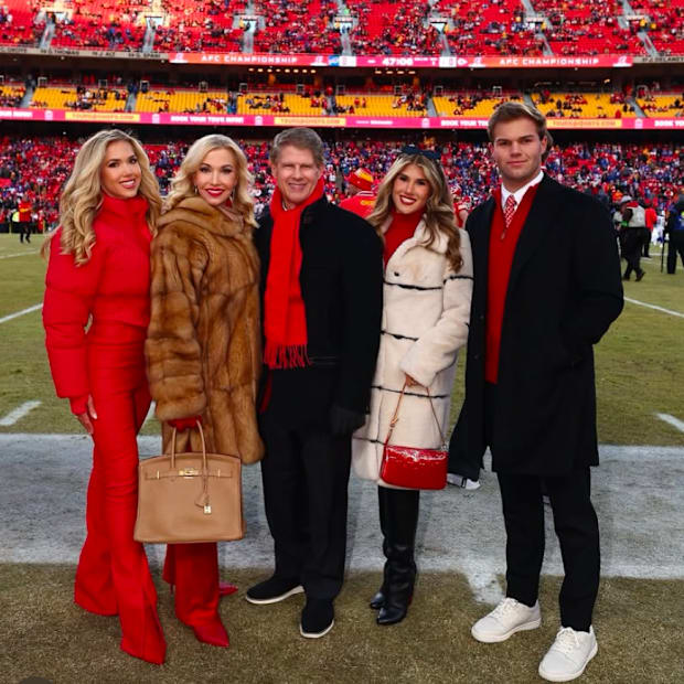 Gracie Hunt, mom Tavia Hunt, dad Clark Hunt, sister Ava Hunt, brother Knobel Hunt