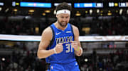 Dallas Mavericks guard Klay Thompson celebrates his team’s win against the Chicago Bulls.