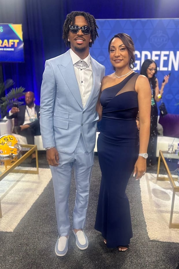 Jayden Daniels' mother has proud mom moment after Commanders QB's NFL