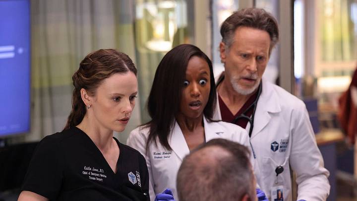 CHICAGO MED -- "Take a Look in the Mirror" Episode 1013 -- Pictured: (l-r) Sarah Ramos as Dr. Caitlin Lenox, Ashlei Sharpe Chestnut as Naomi Howard, Steven Weber as Dr. Dean Archer 