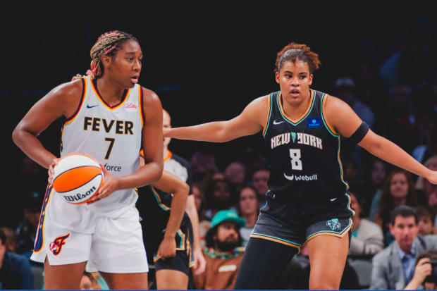 Nyara Sabally and Aliyah Boston