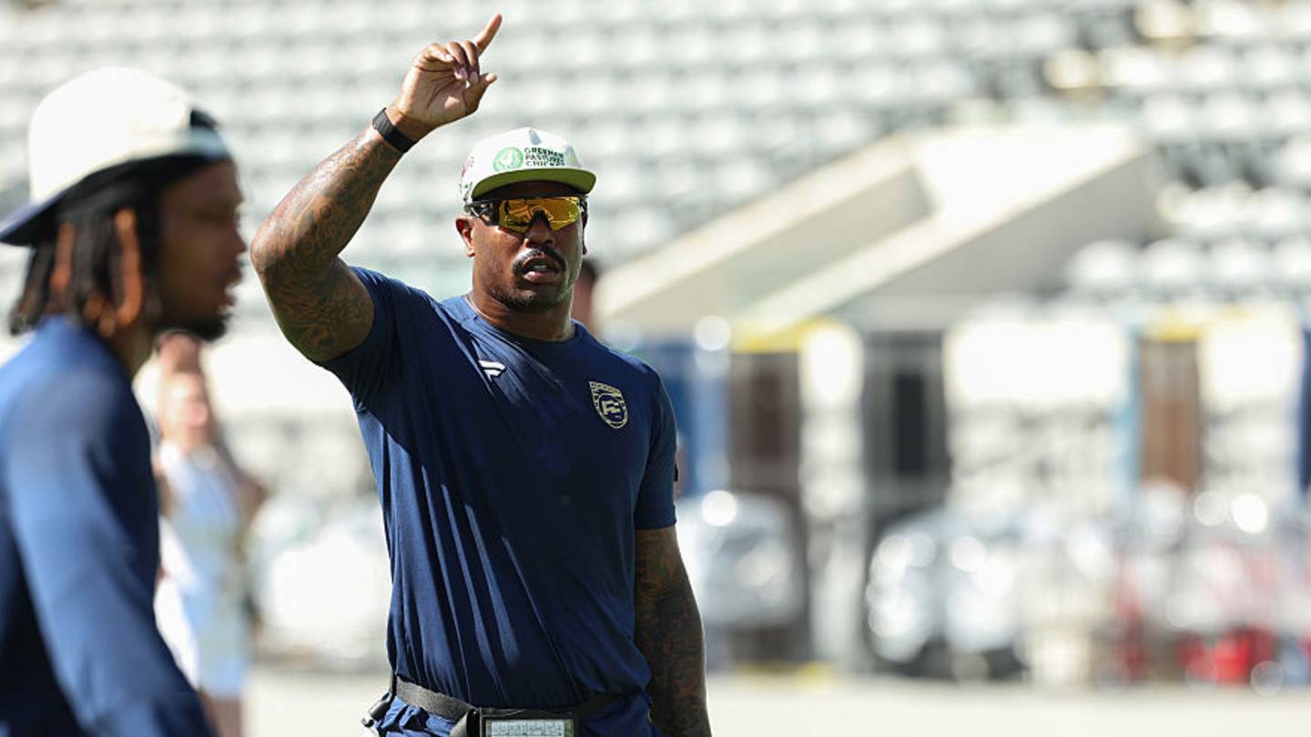 Von Miller firma con Dallas y vuelve a casa para reforzar a los Cowboys