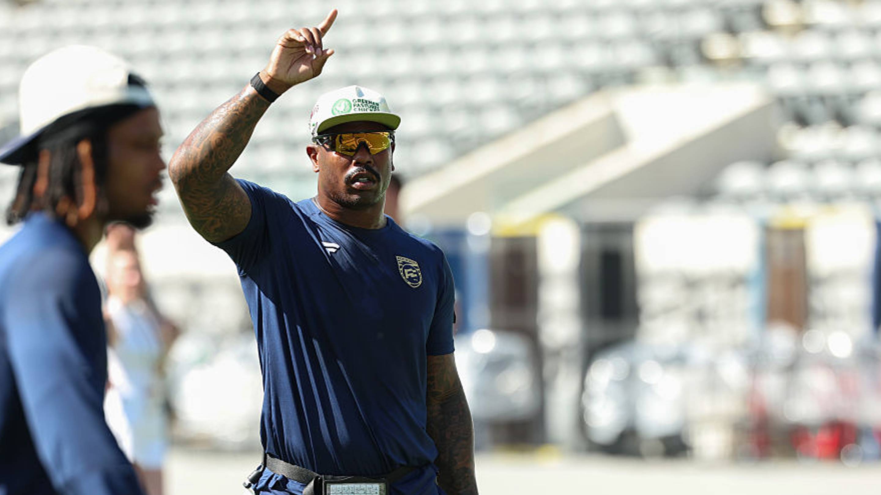 Von Miller firma con Dallas y vuelve a casa para reforzar a los Cowboys