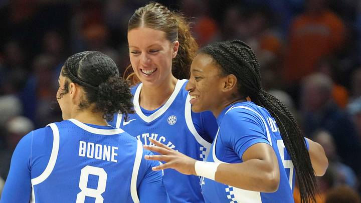 Kentucky's Asia Boone (8), Kentucky's Amelia Hassett (32) and Kentucky's Tonie Morgan (5) on the court during a game between the Lady Vols and Kentucky at Thompson-Boling Arena at Food City Center in Knoxville, Tenn., Jan. 22, 2026.