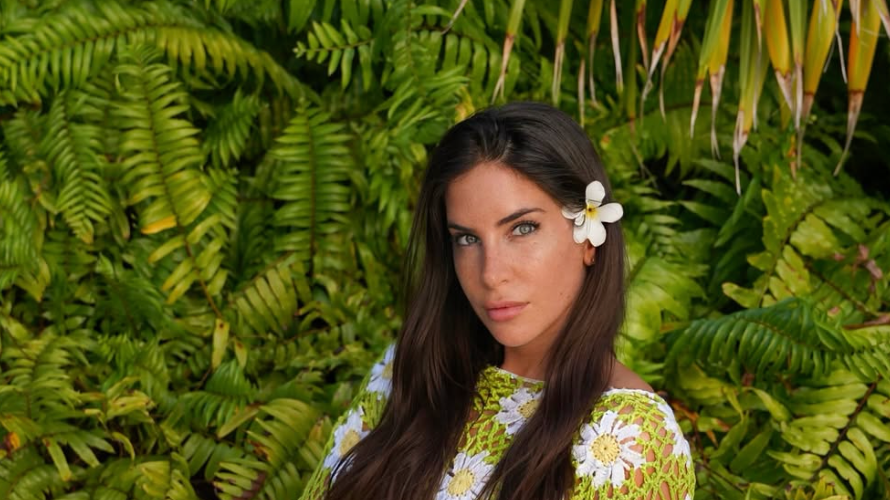 Viral fitness model Jen Selter poses near the ocean in jaw