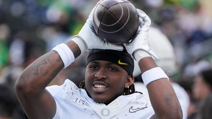Oregon Ducks' Dakorien Moore Turns Heads With Block, Hurdle In Debut