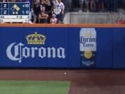 The New York Mets beat the Atlanta Braves in extra innings on Thursday night thanks to a bad play in right field by Ramón Laureano.