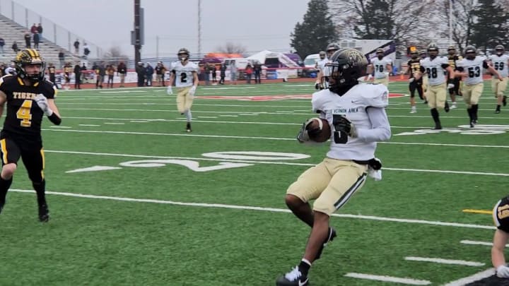 Belle Vernon wide receiver Anthony Crews stops on the sideline to let a defender run by during the 2023 PIAA Class 3A state championship game. 