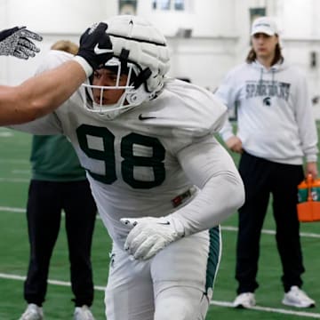 Derrick Simmons (98)