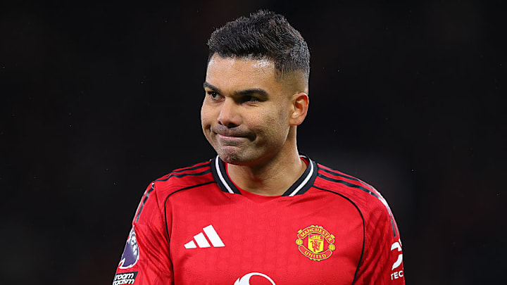 การขาดหายไปอย่างน่าตกใจของคาเซมิโร่ เหตุผลที่แท้จริงที่กองกลางดาวเด่นแมนยูพลาดเกมสำคัญกับวิลล่า