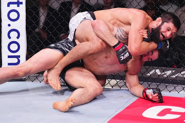 Former UFC Middleweight Champion Israel Adesanya Seeks Future Khamzat Chimaev Fight