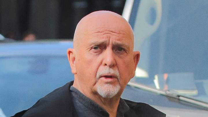 Peter Gabriel walks in New York